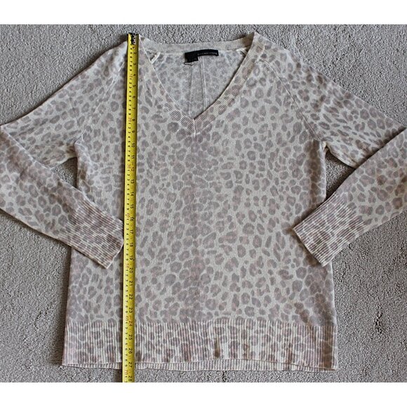 360 Cashmere - "Sylvia" V-Neck Cashmere Pullover in Purple Haze Leopard Print, S - Picture 9 of 10